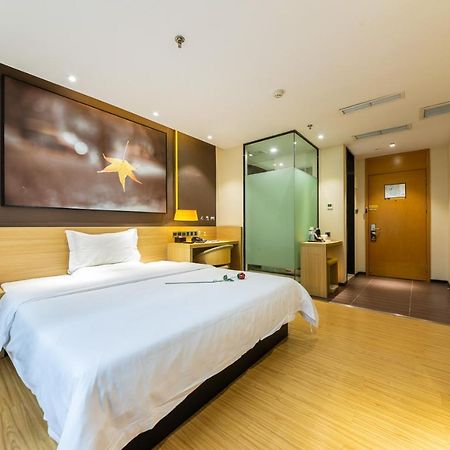 Iu Hotel Chongqing Jiefangbei Екстер'єр фото