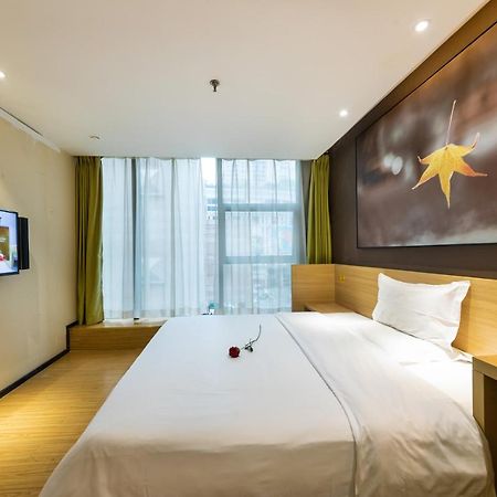 Iu Hotel Chongqing Jiefangbei Екстер'єр фото