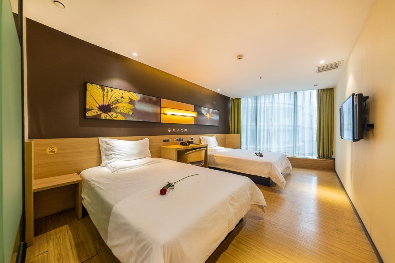 Iu Hotel Chongqing Jiefangbei Екстер'єр фото