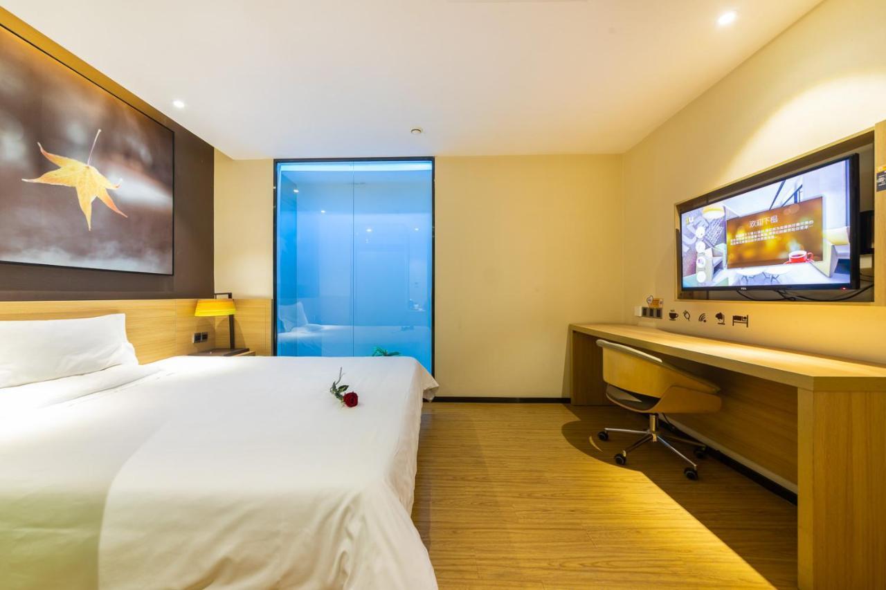Iu Hotel Chongqing Jiefangbei Екстер'єр фото