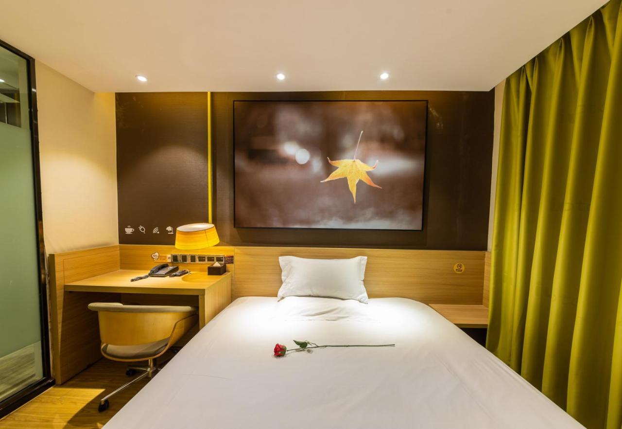 Iu Hotel Chongqing Jiefangbei Екстер'єр фото