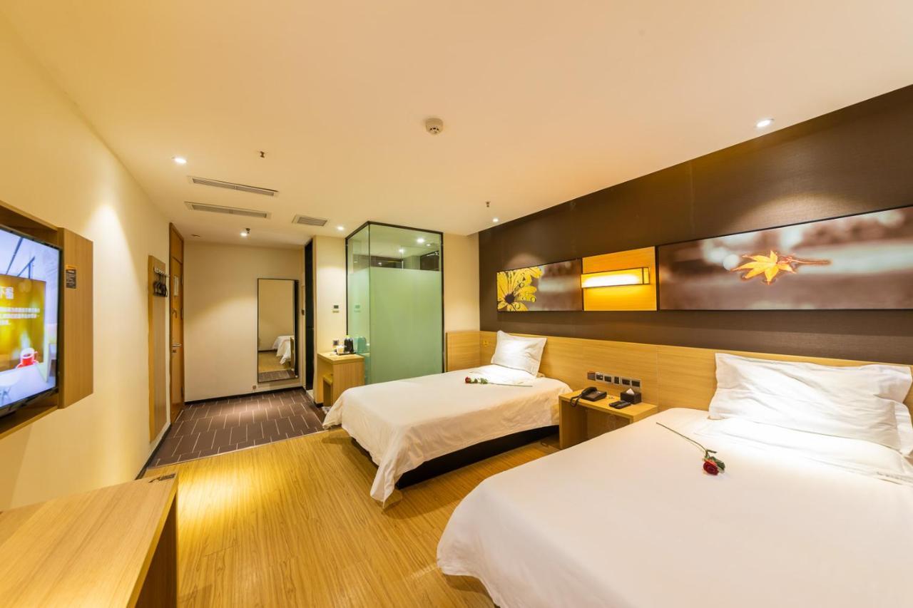 Iu Hotel Chongqing Jiefangbei Екстер'єр фото