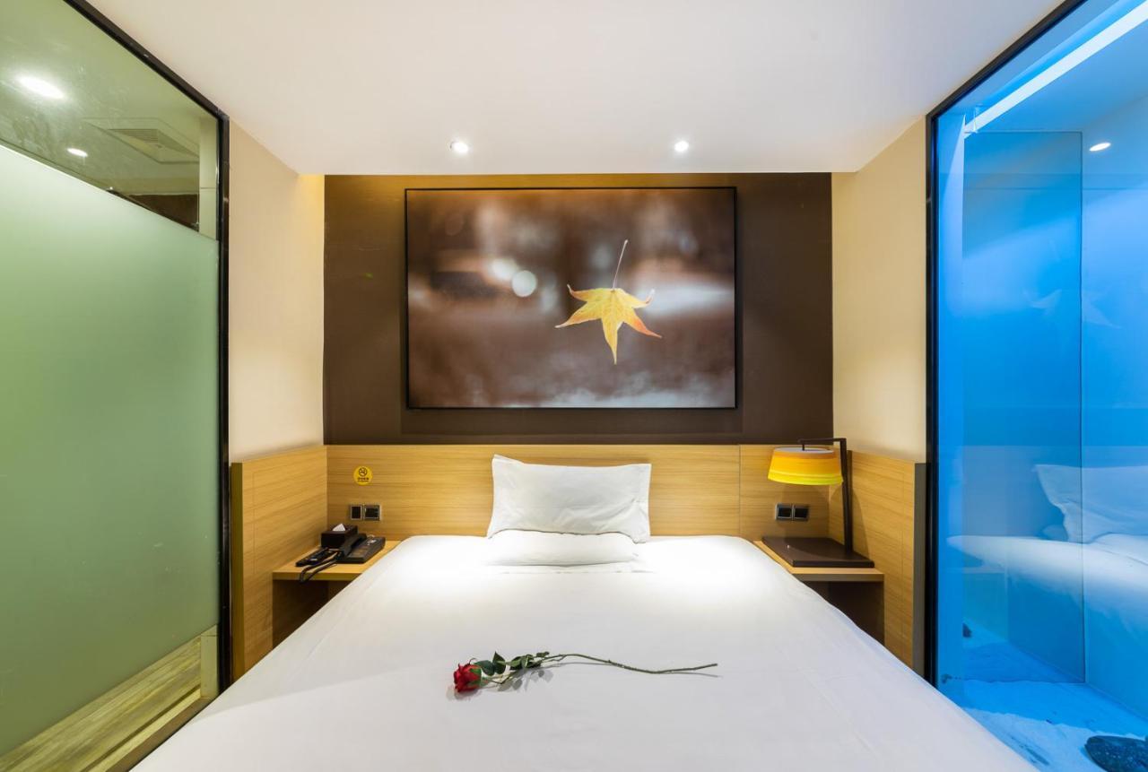 Iu Hotel Chongqing Jiefangbei Екстер'єр фото