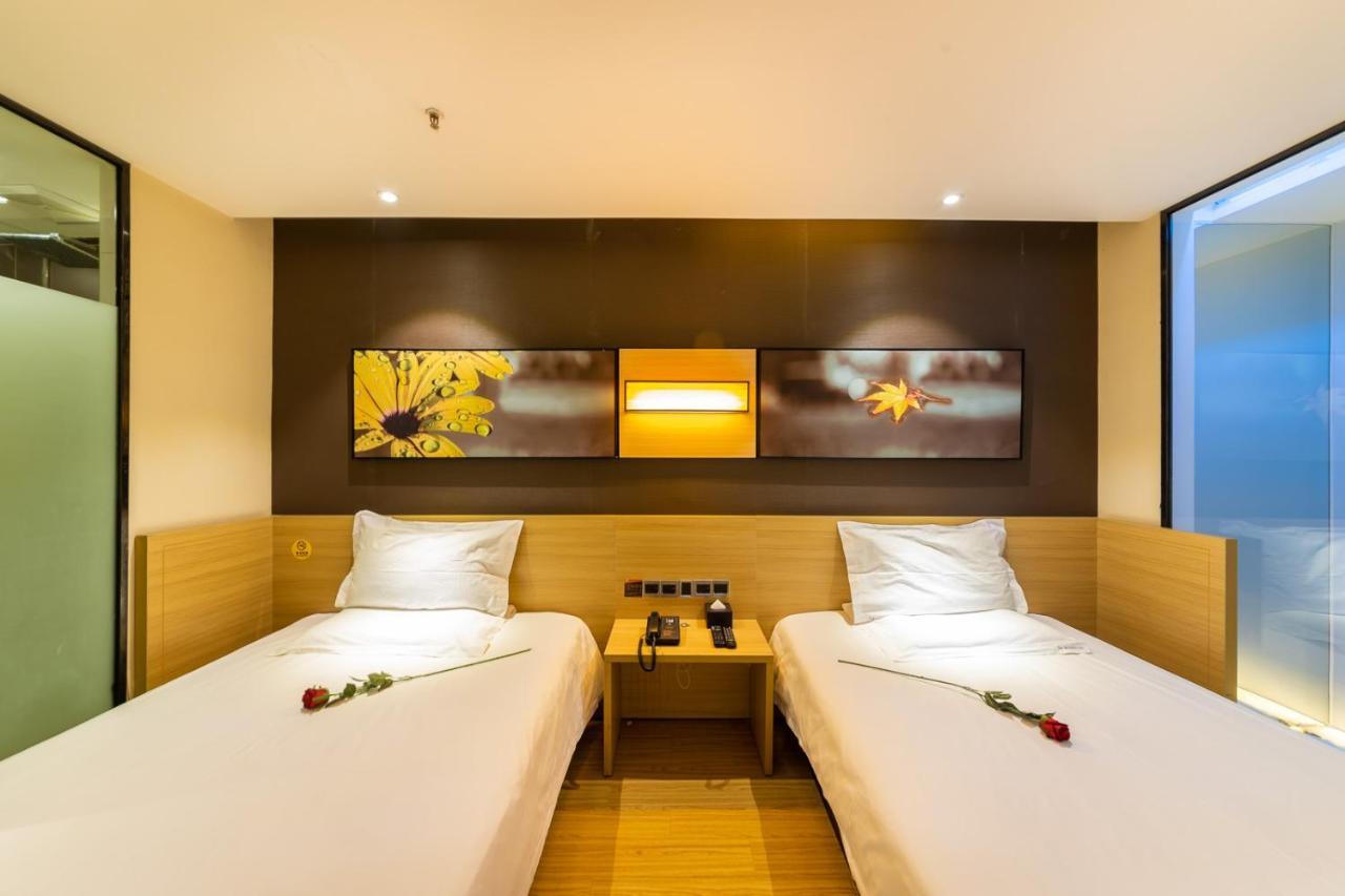Iu Hotel Chongqing Jiefangbei Екстер'єр фото