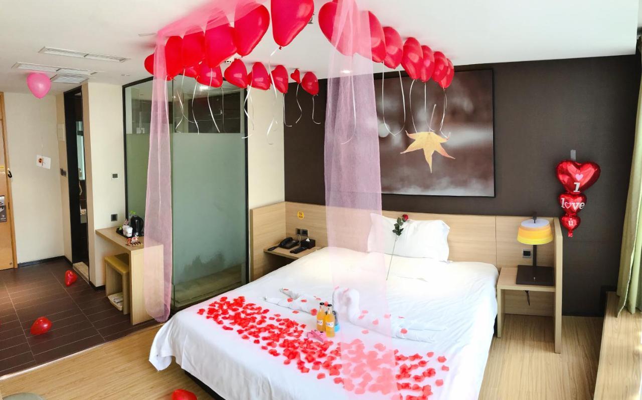 Iu Hotel Chongqing Jiefangbei Екстер'єр фото