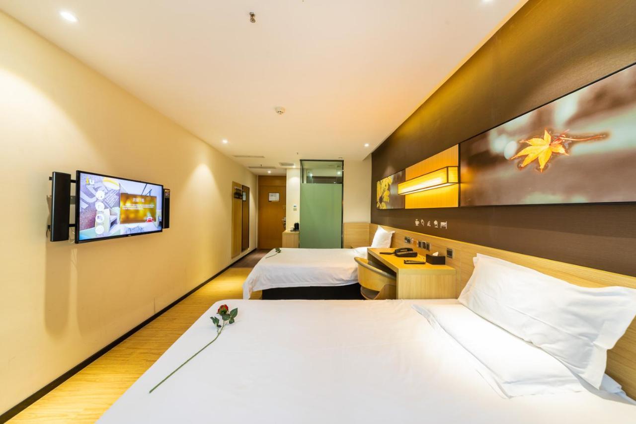 Iu Hotel Chongqing Jiefangbei Екстер'єр фото