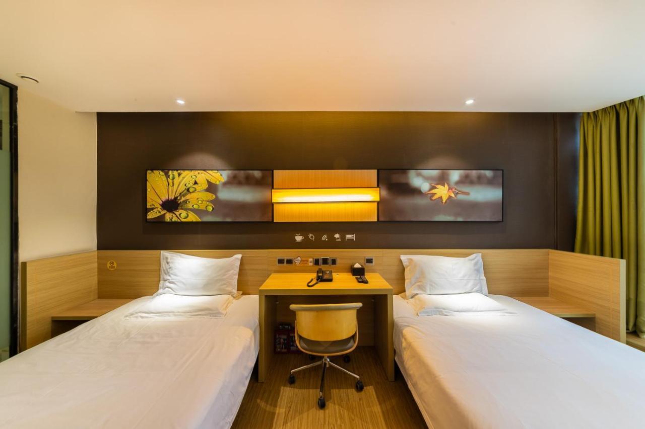 Iu Hotel Chongqing Jiefangbei Екстер'єр фото