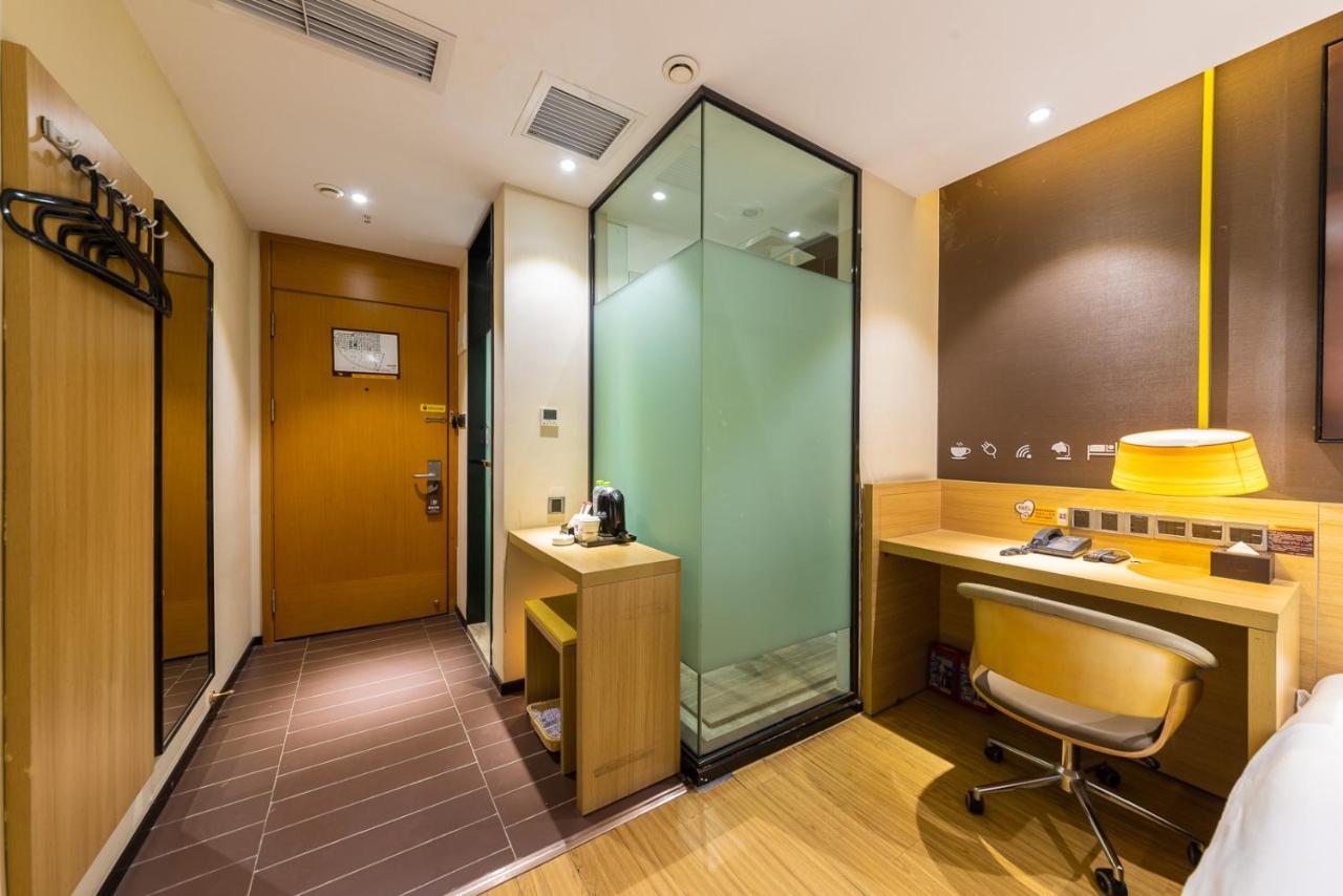 Iu Hotel Chongqing Jiefangbei Екстер'єр фото