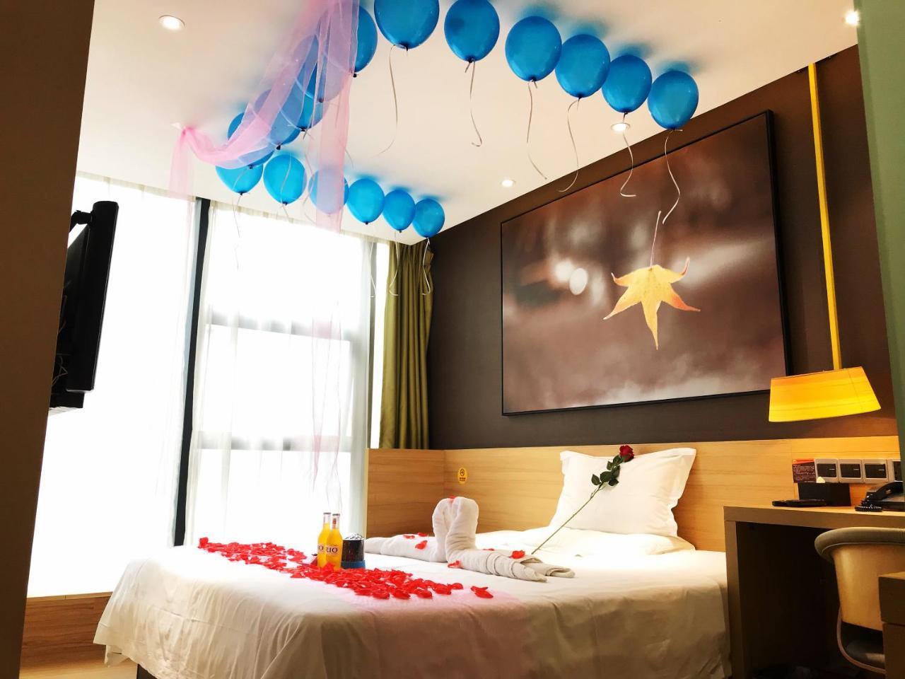 Iu Hotel Chongqing Jiefangbei Екстер'єр фото