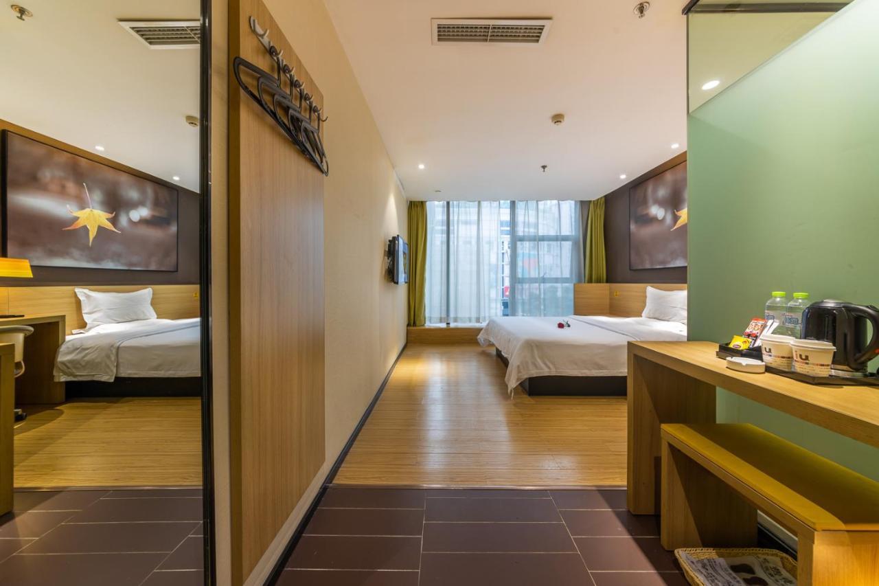 Iu Hotel Chongqing Jiefangbei Екстер'єр фото