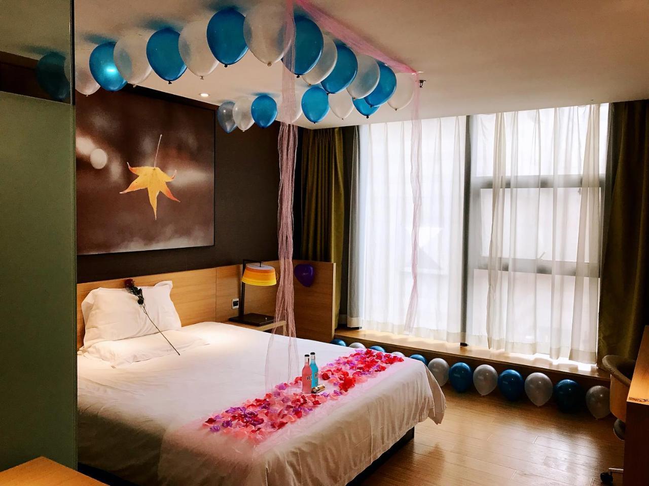 Iu Hotel Chongqing Jiefangbei Екстер'єр фото