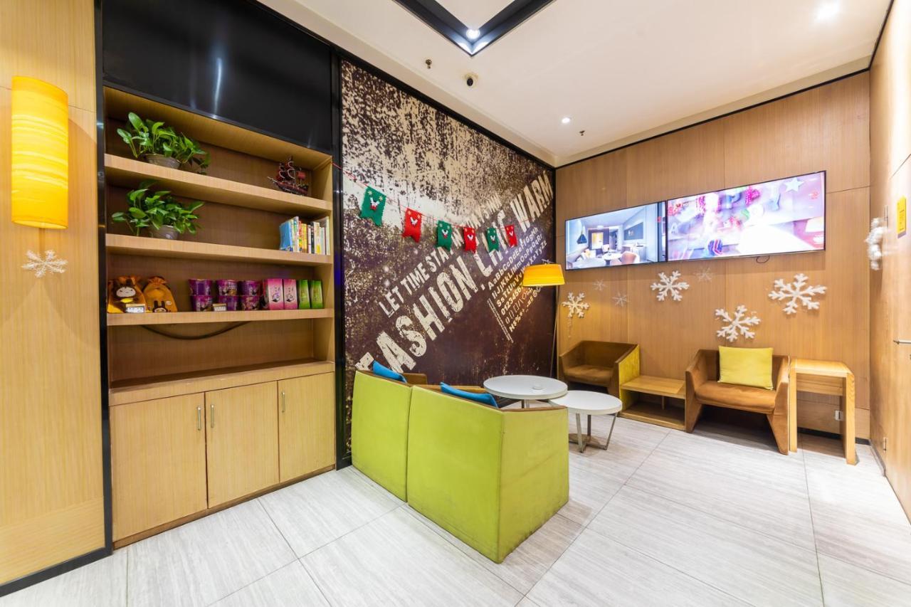 Iu Hotel Chongqing Jiefangbei Екстер'єр фото