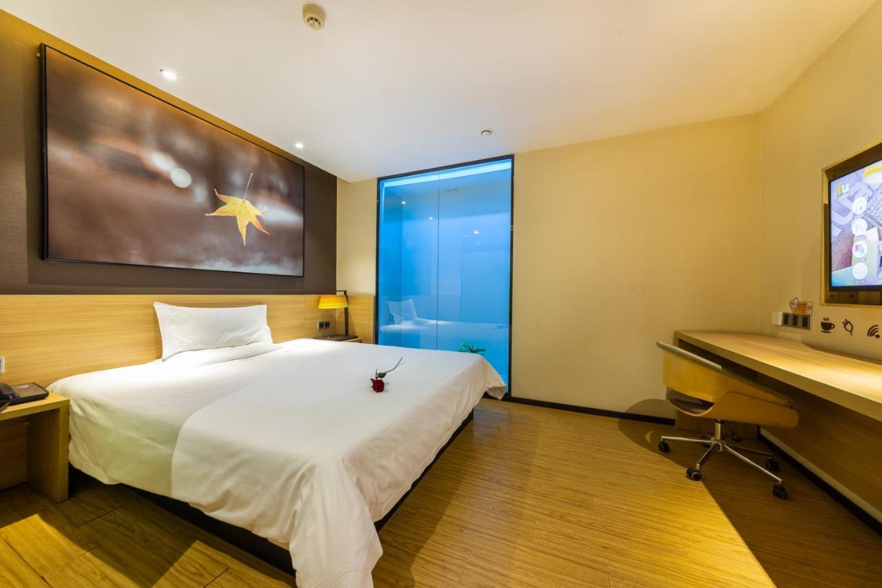 Iu Hotel Chongqing Jiefangbei Екстер'єр фото