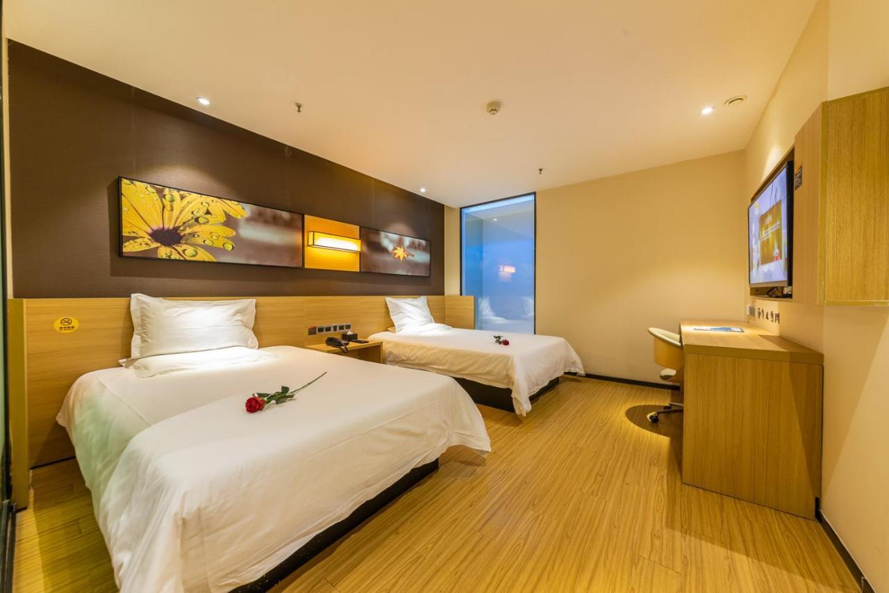 Iu Hotel Chongqing Jiefangbei Екстер'єр фото