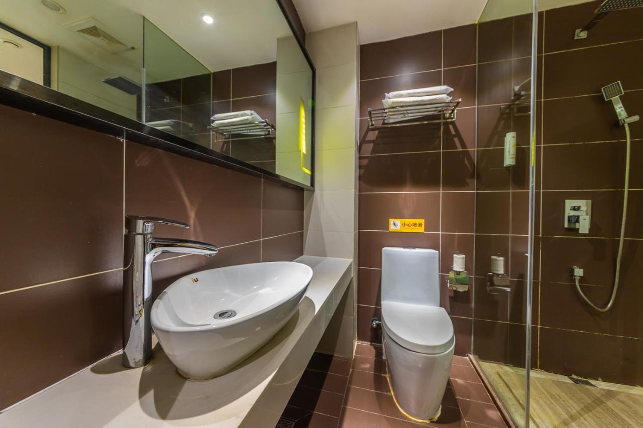 Iu Hotel Chongqing Jiefangbei Екстер'єр фото